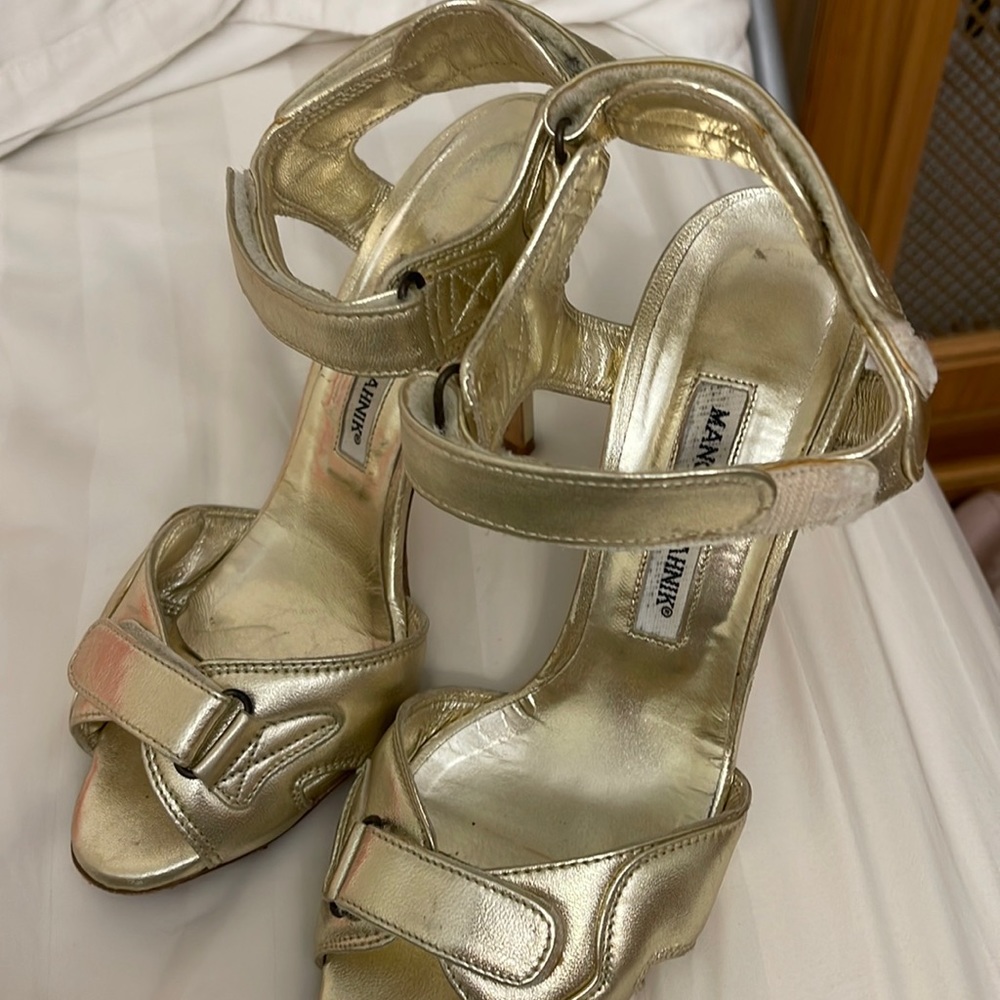 Gold  Manolo Blahnik’s open toe